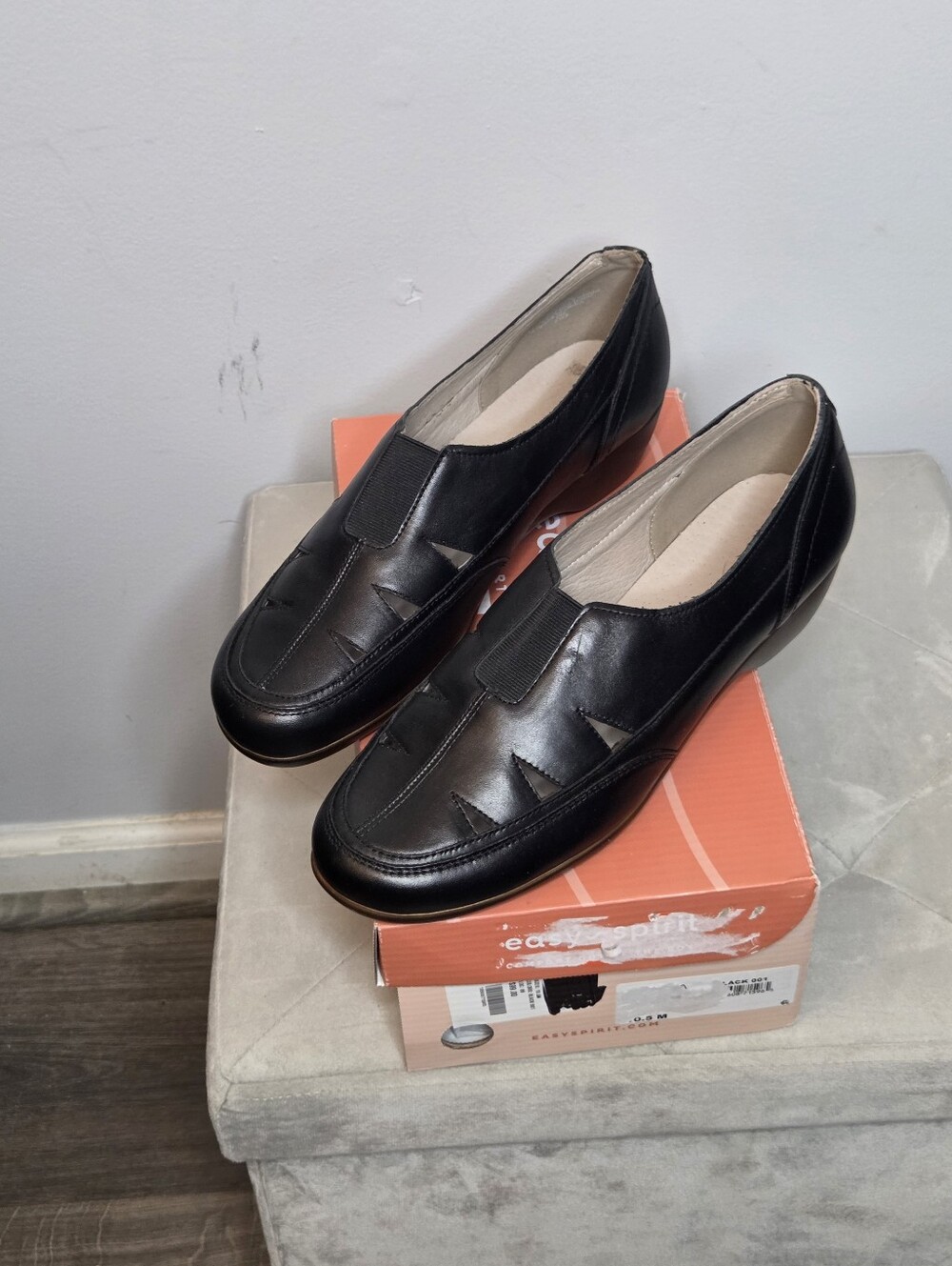 Easy Spirit Daisie Cut-Out Black Slip-On Leather Flats, Sz 10, NIB